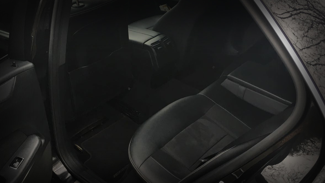 Executive Black E Class / Inside - Up To 4 Passengers